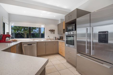 Photo of property in 2 Four Oaks Place, Pukekohe, 2120