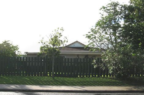 Photo of property in 1 Amberley Avenue, Te Atatu South, Auckland, 0610
