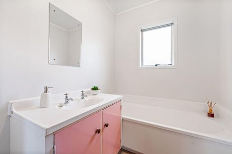 Photo of property in 5 Flaunty Place, West Harbour, Auckland, 0618