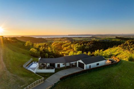 Photo of property in 171 Eskridge Drive, Eskdale, Napier, 4182