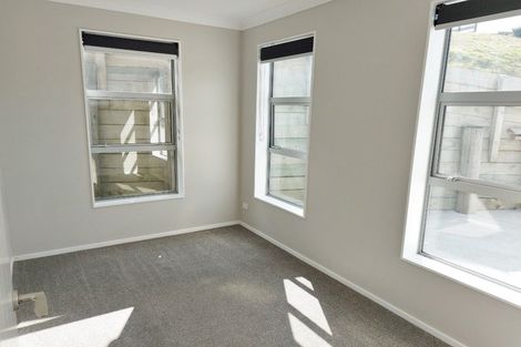 Photo of property in 31 Percy Kinsman Crescent, Riverstone Terraces, Upper Hutt, 5018