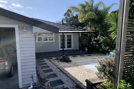 Photo of property in 3 Moffat Road, Red Beach, 0932