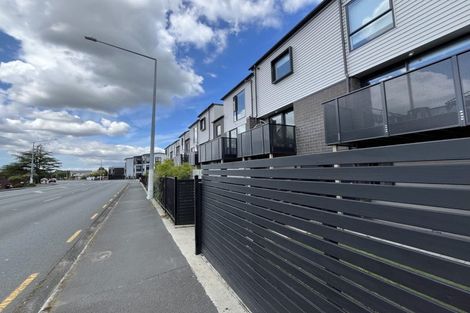 Photo of property in 8/1 Fruitvale Road, New Lynn, Auckland, 0600