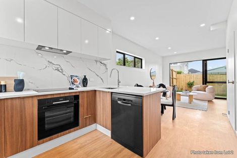 Photo of property in 2/58 Waipani Road, Te Atatu Peninsula, Auckland, 0610