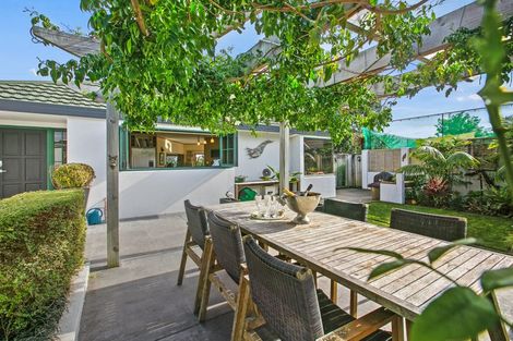 Photo of property in 100a Carrington Street, Lower Vogeltown, New Plymouth, 4310