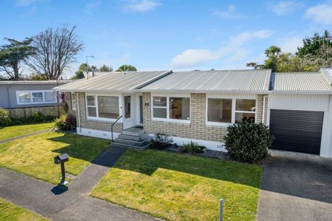 Photo of property in 55 Karaka Crescent, Levin, 5510