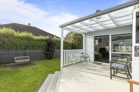 Photo of property in 25a Paynters Avenue, Strandon, New Plymouth, 4312