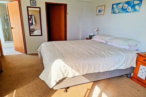 Photo of property in 21 Mercury Way, Whitby, Porirua, 5024