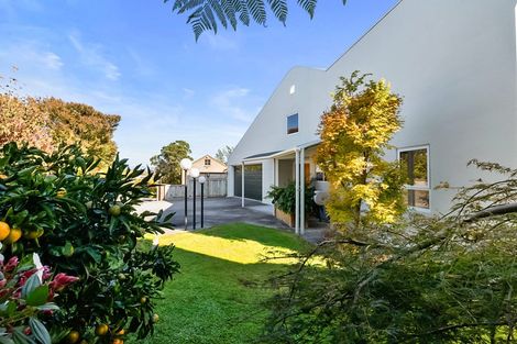Photo of property in 14 Del Mar Place, Merrilands, New Plymouth, 4312
