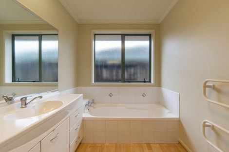 Photo of property in 16 Earlswood Avenue, Hamilton East, Hamilton, 3216
