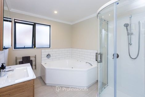 Photo of property in 18 Clearwater Terrace, Brown Owl, Upper Hutt, 5018