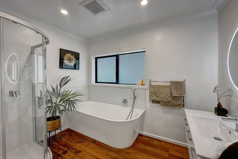 Photo of property in 45 Heretaunga Square, Silverstream, Upper Hutt, 5019