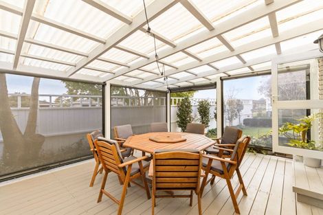 Photo of property in 5 Tamati Place, Merrilands, New Plymouth, 4312