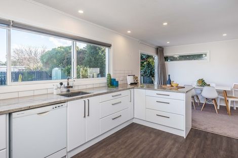 Photo of property in 9 Nugget Grove, Raumati Beach, Paraparaumu, 5032