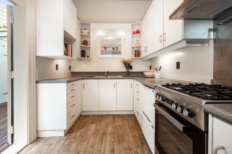 Photo of property in 12 Tinakori Road, Thorndon, Wellington, 6011