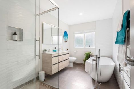 Photo of property in 32 Kate Sheppard Avenue, Torbay, Auckland, 0630