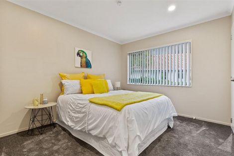 Photo of property in 20 Quincey Place, Massey, Auckland, 0614