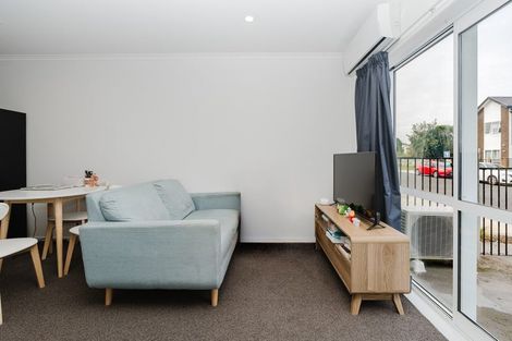 Photo of property in 2/10 Burrows Place, Frankton, Hamilton, 3204