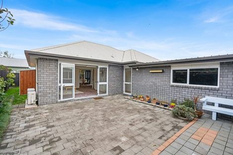 Photo of property in 10 Honeysuckle Place, Northcote, Christchurch, 8052