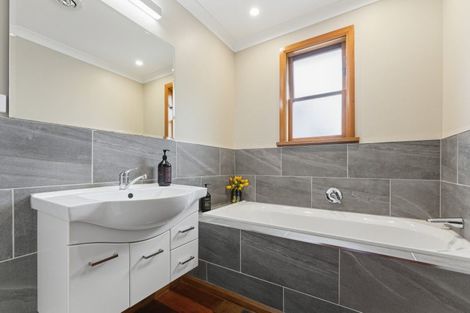 Photo of property in 114 Pahiatua Street, Hokowhitu, Palmerston North, 4410