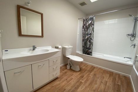 Photo of property in 2 Stella Grove, Newlands, Wellington, 6037