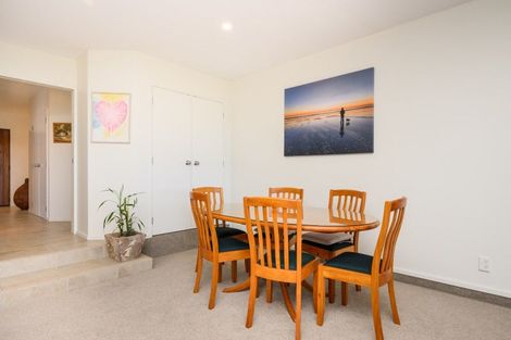 Photo of property in 70 Pacific Drive, Fitzherbert, Palmerston North, 4410