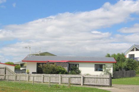 Photo of property in 5 Patterson Place, Waihi Beach, 3611