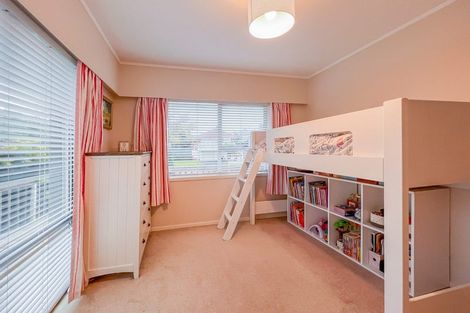Photo of property in 28 James Evans Drive, Northcote, Auckland, 0627
