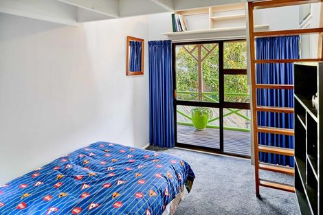 Photo of property in 18 Solander Place, Whitby, Porirua, 5024