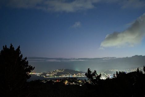 Photo of property in 16 Piper Way, Newlands, Wellington, 6037