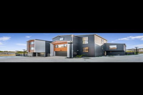 Photo of property in 2/6 Woodhouse Place, West Harbour, Auckland, 0618