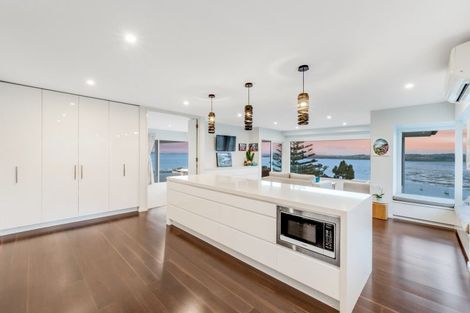 Photo of property in 1/121 Pah Road, Cockle Bay, Auckland, 2014