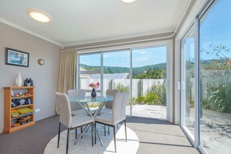Photo of property in 10 Larsen Crescent, Tawa, Wellington, 5028