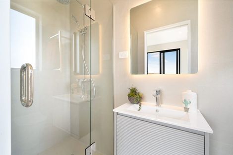 Photo of property in 8 Whakairo Crescent, Gulf Harbour, Whangaparaoa, 0930