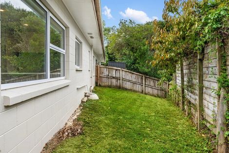 Photo of property in 1/2 Flavia Close, Torbay, Auckland, 0630