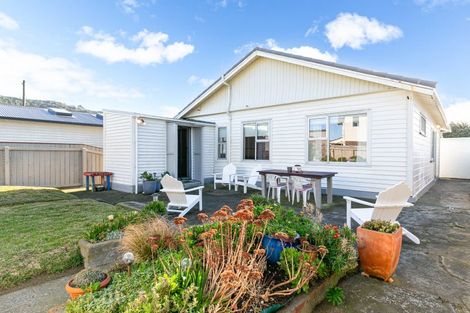 Photo of property in 93 Apu Crescent, Lyall Bay, Wellington, 6022