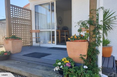 Photo of property in 80a Golf Road, New Lynn, Auckland, 0600