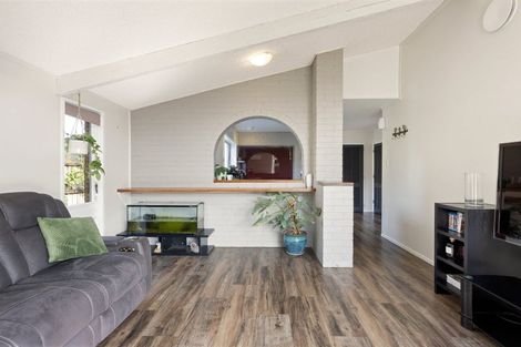 Photo of property in 23 Gilbass Avenue, Hamilton Lake, Hamilton, 3204