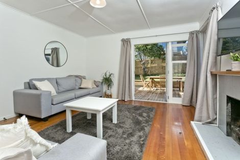 Photo of property in 50 Pupuke Road, Hillcrest, Auckland, 0627