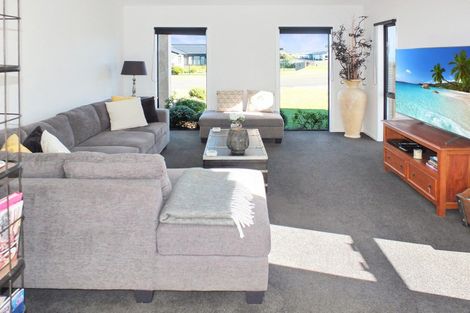 Photo of property in 17 Oxnam Place, Foxton Beach, Foxton, 4815