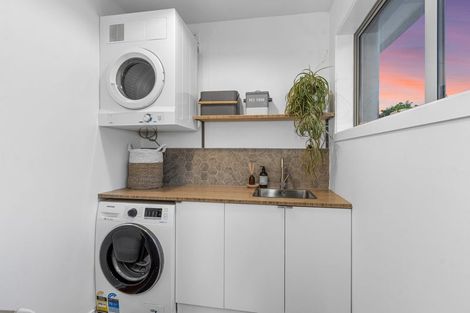 Photo of property in 1 Dunrobin Place, Avonhead, Christchurch, 8042