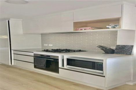 Photo of property in 24a Lyons Avenue, Murrays Bay, Auckland, 0630