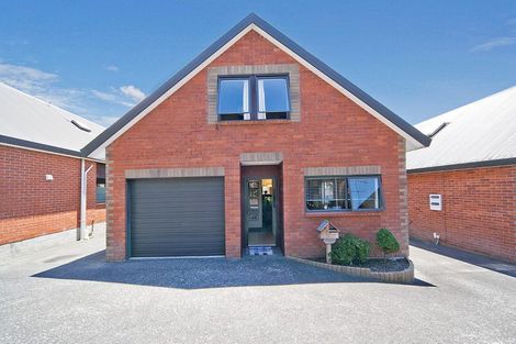 Photo of property in 37 Fields Parade, Oteha, Auckland, 0632