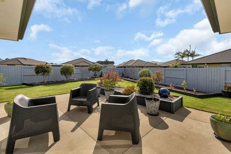 Photo of property in 6 Kamahi Place, One Tree Point, 0118
