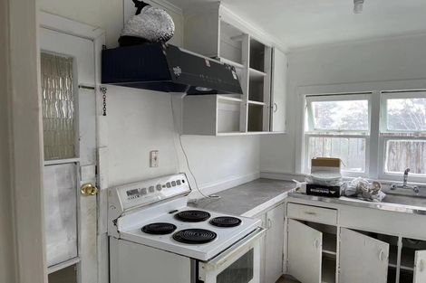 Photo of property in 12 Kaponga Crescent, New Lynn, Auckland, 0600