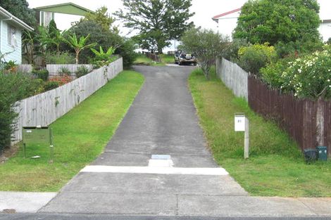 Photo of property in 1/20 Tawavale Crescent, Totara Vale, Auckland, 0629