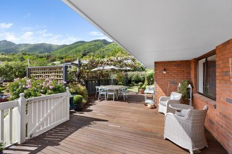 Photo of property in 2 Amokura Street, Waikanae, 5036