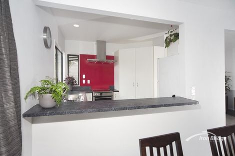 Photo of property in 2/8 Fuchsia Place, Birkdale, Auckland, 0626