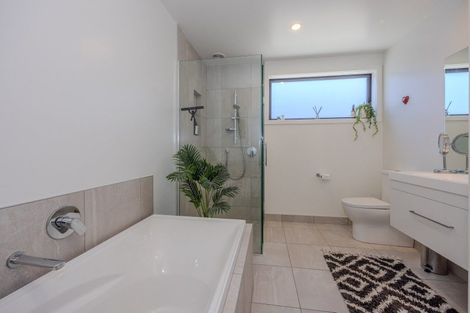 Photo of property in 20 Mount Nicholas Avenue, Wanaka, 9305