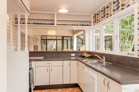 Photo of property in 23 Rimutaka Place, Titirangi, Auckland, 0604